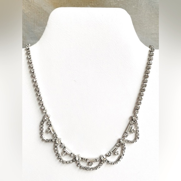 Vintage Jewelry - VTG Intricate Rhinestone Pronged Silver Scalloped Necklace with Hook Closure